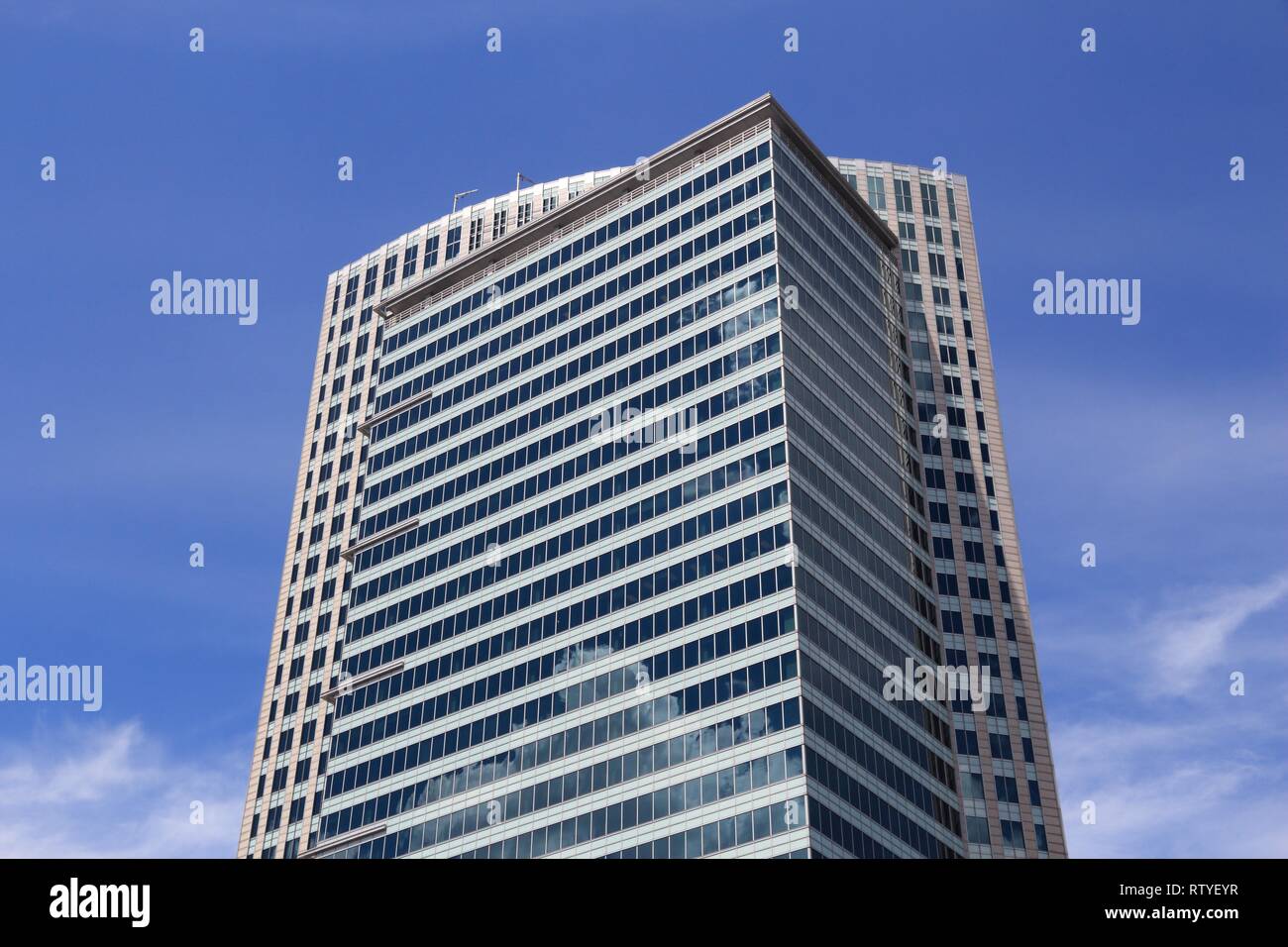 Warschau, Polen - 19. JUNI 2016: Warschau Financial Center Bürogebäude in Polen. Mieter des Gebäudes gehören Google Polen, Bloomberg, JP Morgan Stockfoto