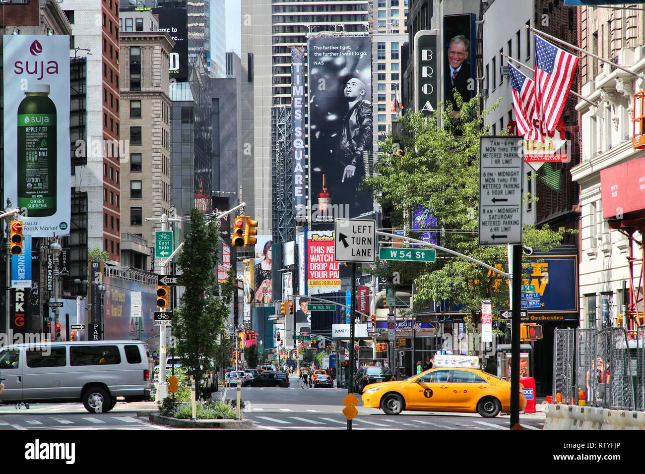 NEW YORK, USA - Juli 4, 2013: die Menschen besuchen Sie am Broadway in New York. Fast 19 Millionen Menschen leben in New York City metropolitan area. Stockfoto