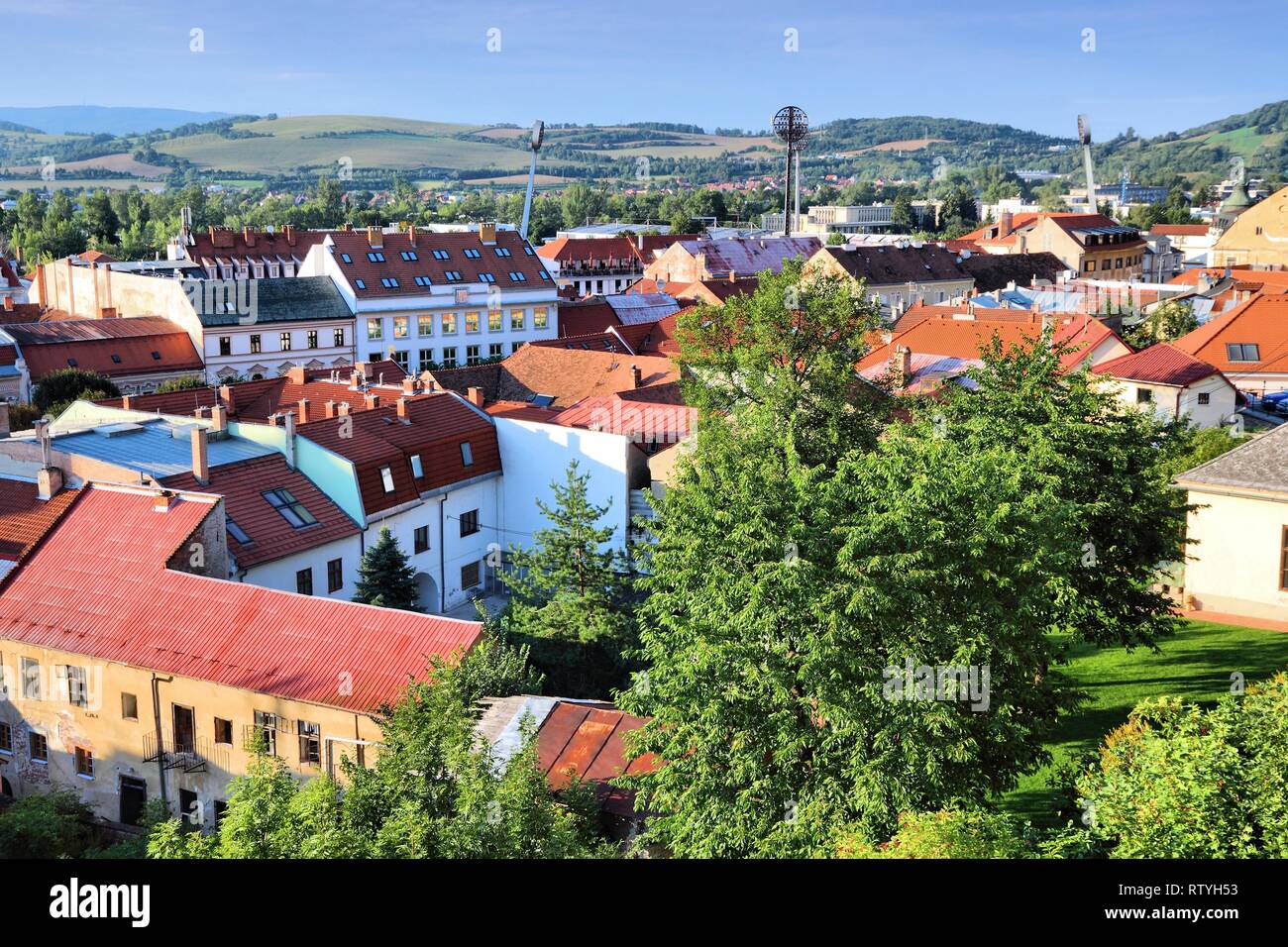Trencin, Stadt in der Slowakei im Povazie Region. Altstadt Luftbild. Stockfoto