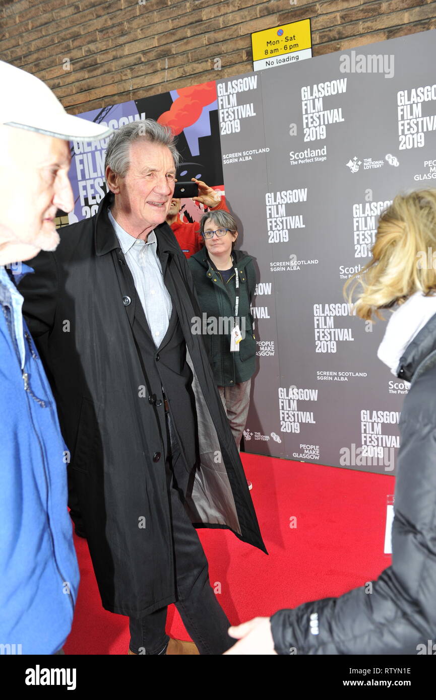 Glasgow, UK. Vom 3. März 2019. Roter Teppich bei der Premiere des Films, endgültigen Aufstieg, am Glasgow Film Theatre. Michael Palin - Mitwirkender, Robbie Fraser - Direktor und Hamish Macinnes - Subjekt, das die Teilnahme an der schottischen Premier der endgültigen Aufstieg sind in Glasgow. Credit: Colin Fisher/Alamy leben Nachrichten Stockfoto