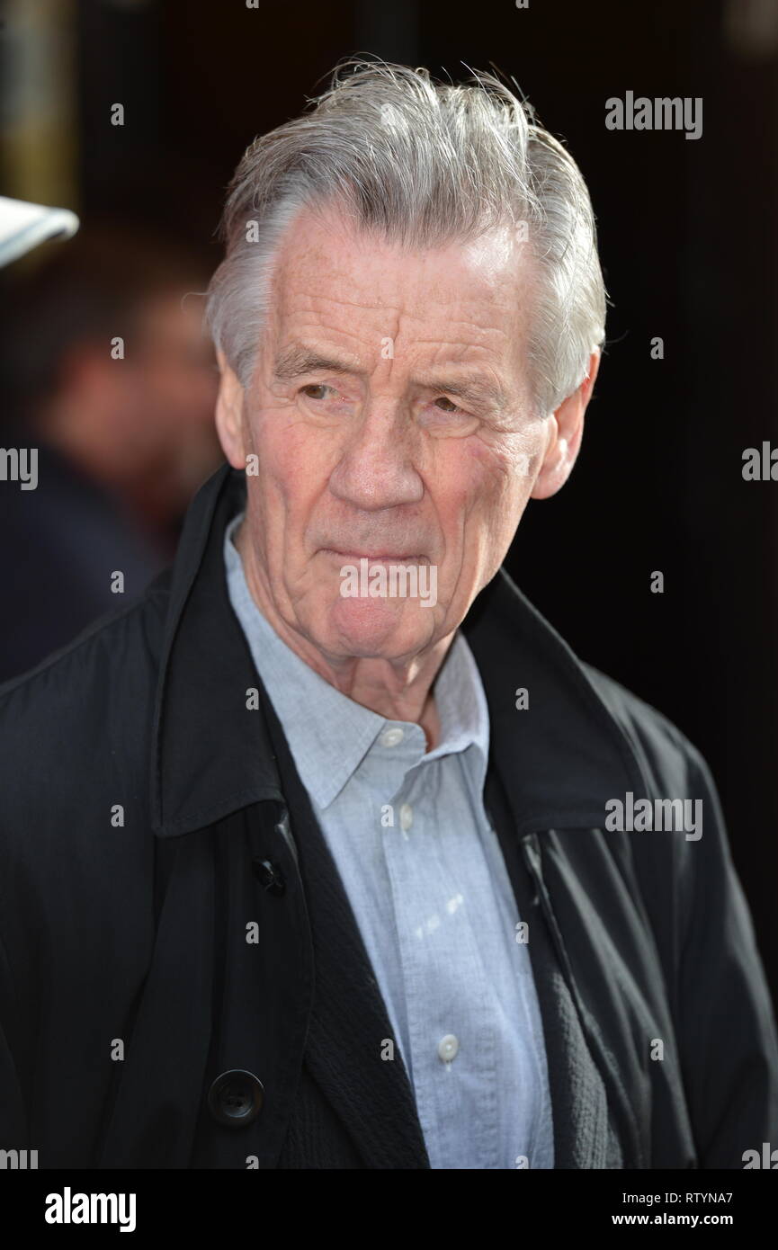 Glasgow, UK. Vom 3. März 2019. Michael Palin auf dem roten Teppich bei der Premiere des Films, endgültigen Aufstieg, am Glasgow Film Theatre. Michael Palin - Mitwirkender, Robbie Fraser - Direktor und Hamish Macinnes - Subjekt, das die Teilnahme an der schottischen Premier der endgültigen Aufstieg sind in Glasgow. Credit: Colin Fisher/Alamy leben Nachrichten Stockfoto