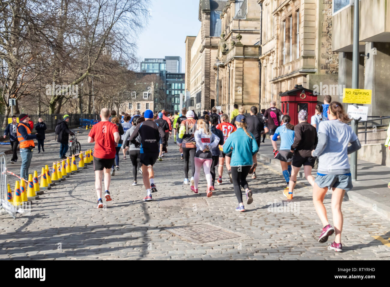 Edinburgh, Schottland, Großbritannien. 3. März, 2019. Läufer in der Edinburgh City Marathon konkurrieren. Veranstaltungen gehören volle Marathon, Halbmarathon, 10 k, 5k und Relais. Credit: Skully/Alamy leben Nachrichten Stockfoto