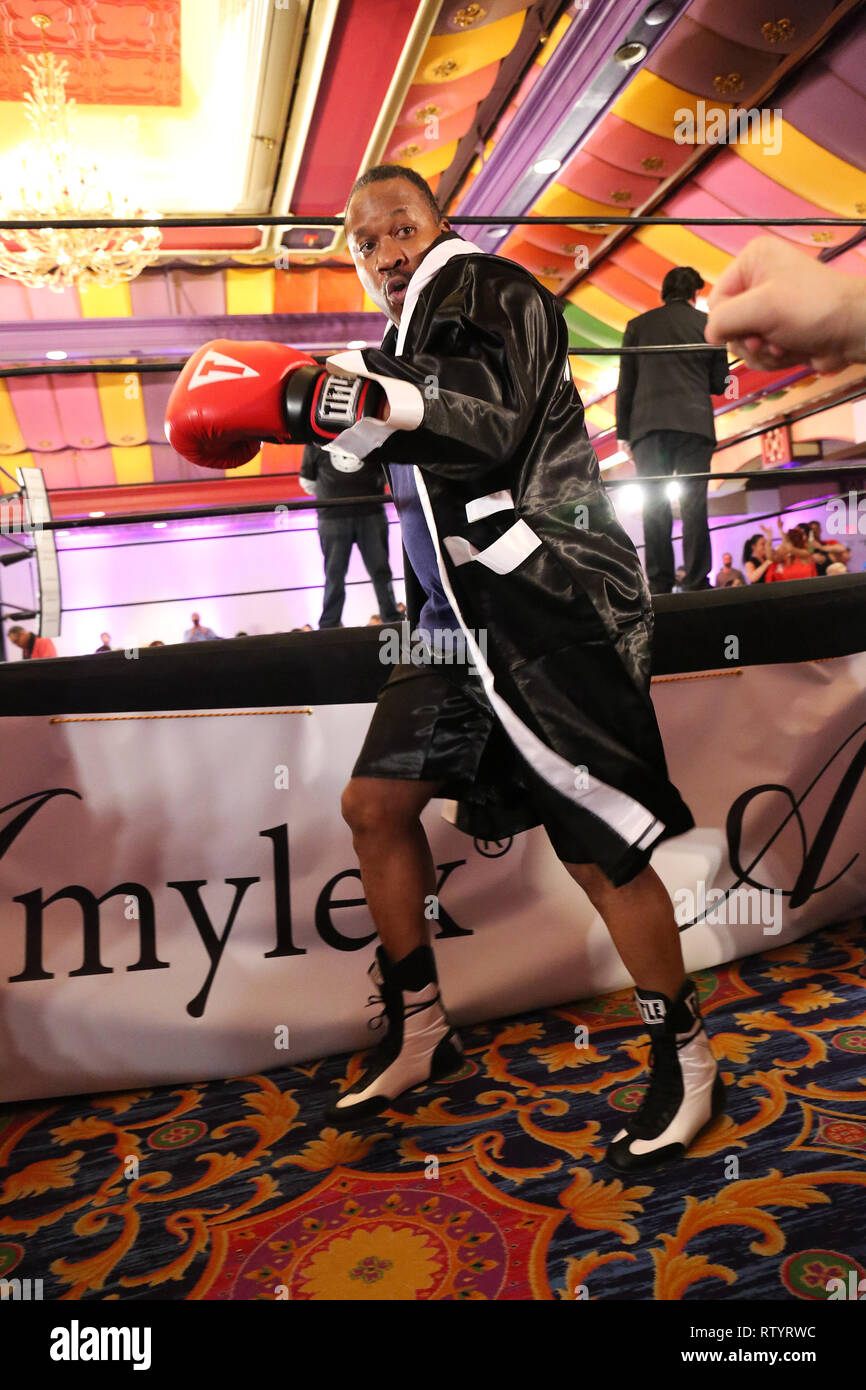 Atlantic City, USA. 2 Mär, 2019. Tim Witherspoon im Celebrity Boxing 67 am Showboat Casino in Atlantic City, NJ März 2, 2019 Quelle: Star Shooter / Medien Punch/Alamy Leben Nachrichten gehalten Stockfoto