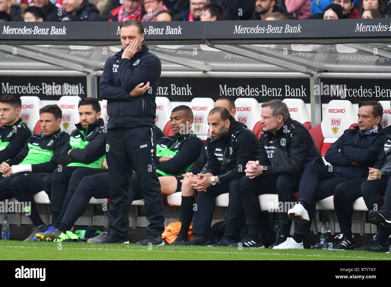 Stuttgart, Deutschland. 03 Mär, 2019. Thomas Doll, Trainer (Hannover 96), Enttäuschung, frustriert, enttäuscht, frustratedriert, niedergeschlagen, Fußball 1. 1. Fussballbundesliga, 24. Spieltag, Spieltag 24, VFB Stuttgart-Hanover 96 (H) 5-1, 03.03.2019 in Stuttgart, MERCEDES BENZ ARENA. DFL BESTIMMUNGEN VERBIETEN DIE VERWENDUNG DER FOTOGRAFIE ALS BILD-SEQUENZEN UND/ODER QUASI-VIDEO. | Verwendung der weltweiten Kredit: dpa/Alamy leben Nachrichten Stockfoto