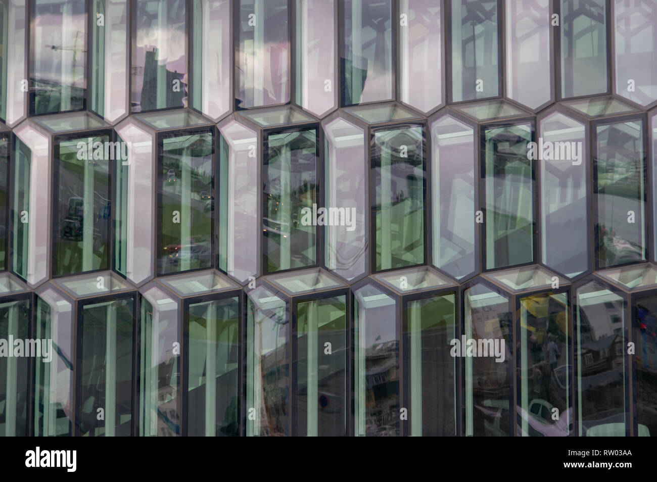 Windows in einem öffentlichen Gebäude in Island Stockfoto