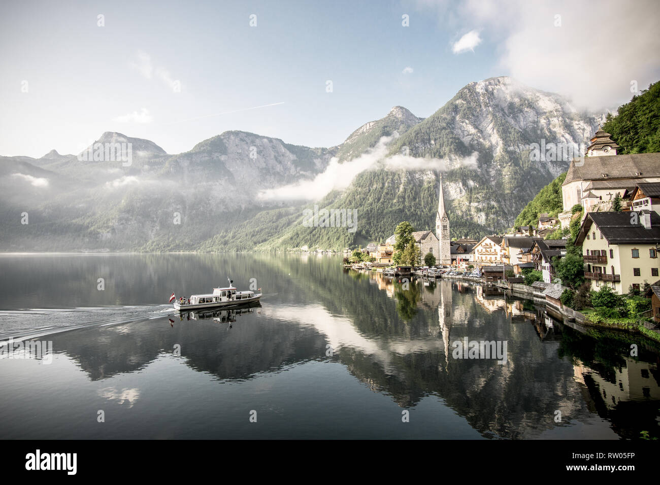 Boot anreisen auf See am Hallstätter See in Hallstat in Österreich Stockfoto