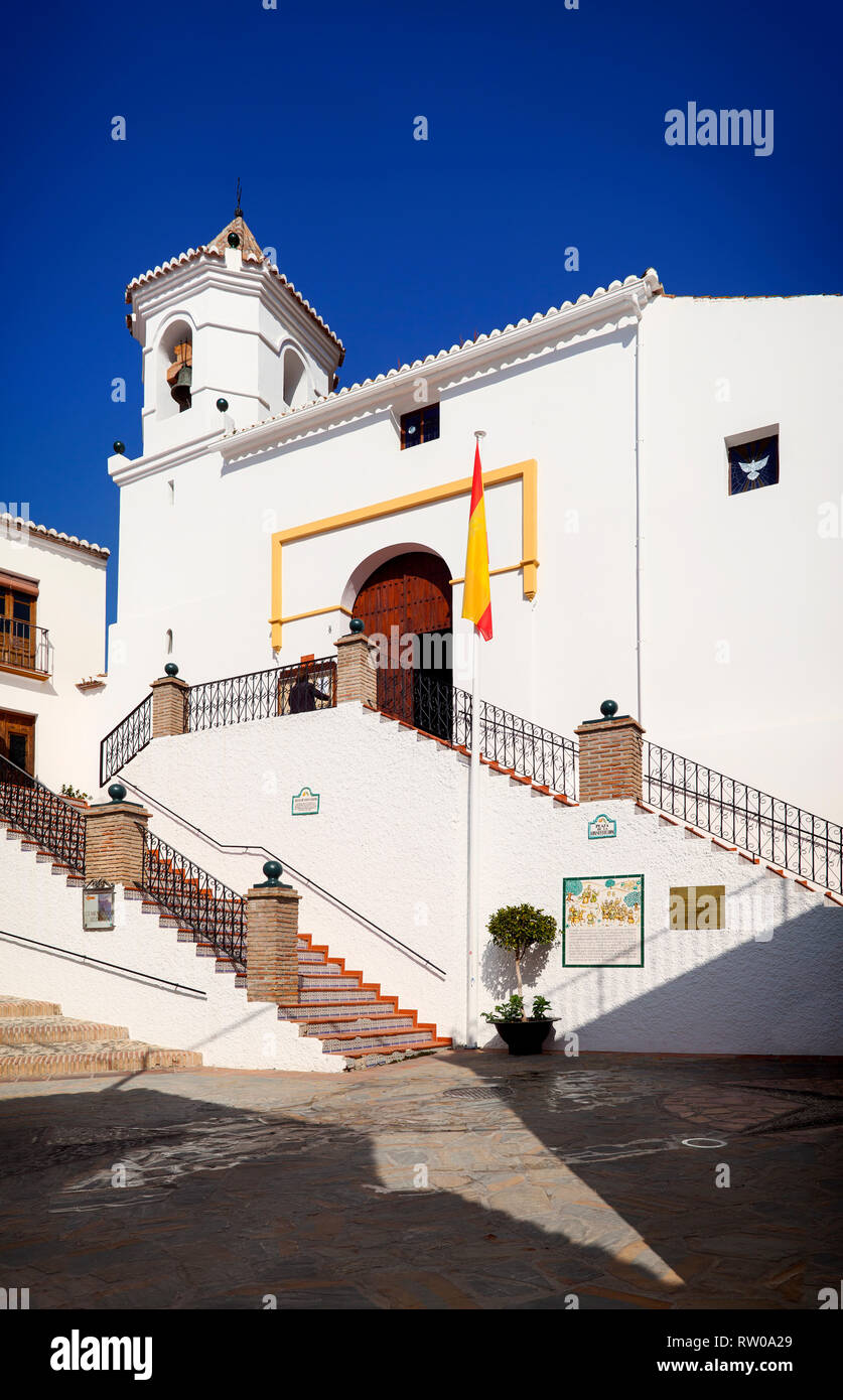 Die Iglesia de Santa Catalina ist ein aus dem 16. Jahrhundert Mudejar Struktur in der Hauptstraße in Sayalonga, Provinz Málaga, Andalusien, Spanien. Stockfoto