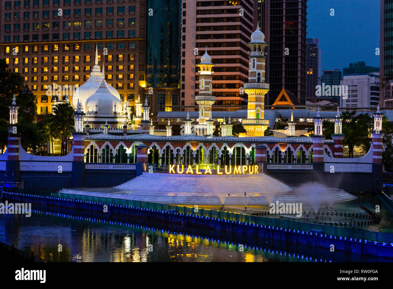 Masjid Jamek (Jamek Moschee) in der Nacht, Kuala Lumpur, Malaysia. Stockfoto
