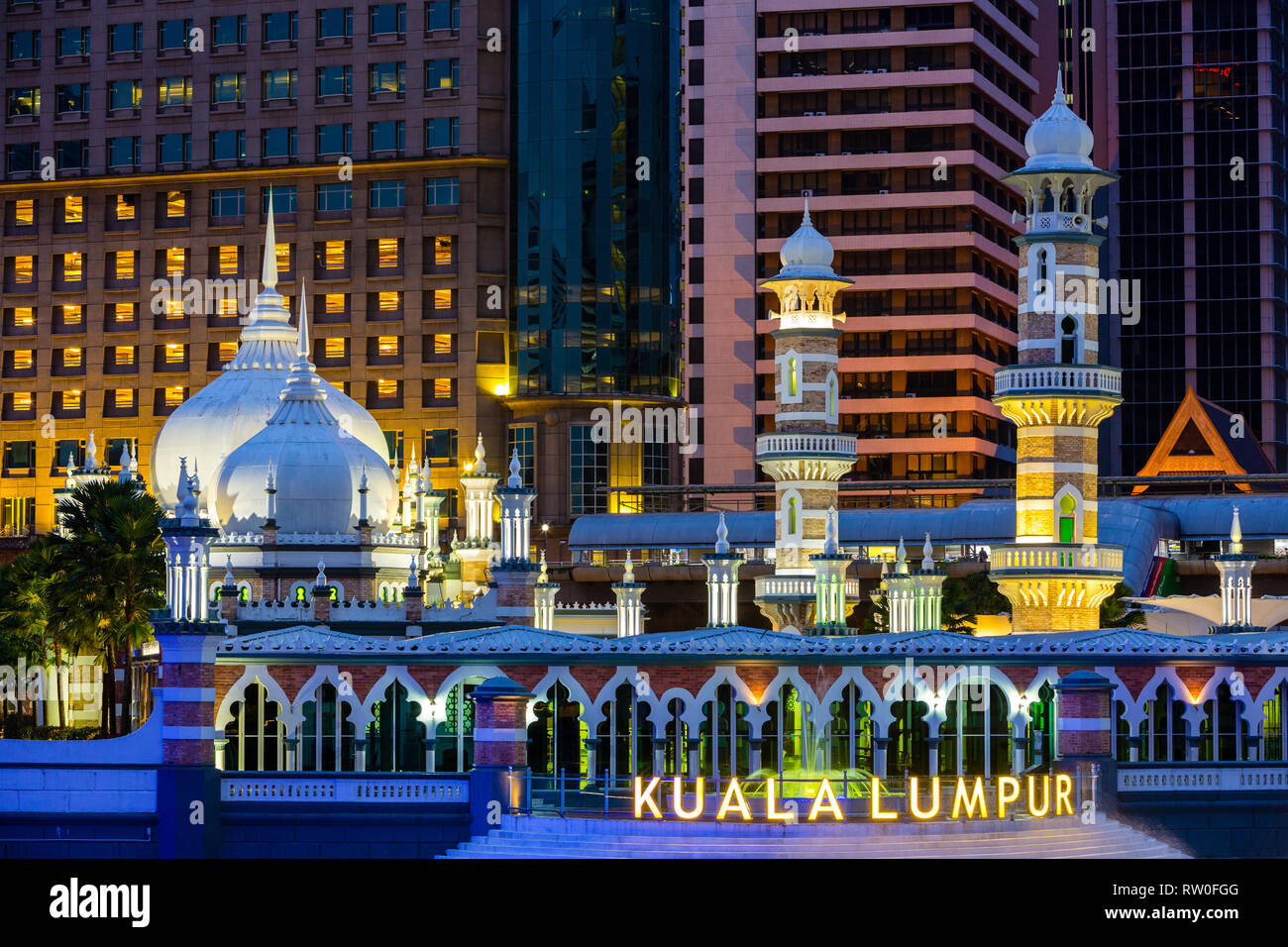Masjid Jamek (Jamek Moschee) in der Nacht, Kuala Lumpur, Malaysia. Stockfoto