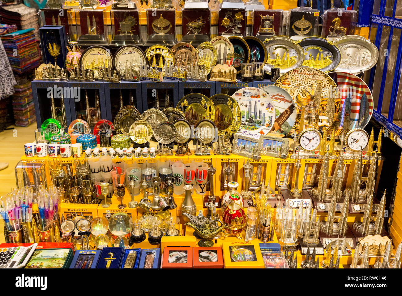Central Market, Kunsthandwerk, Souvenirs und Schmuck zum Verkauf, Kuala Lumpur, Malaysia. Stockfoto