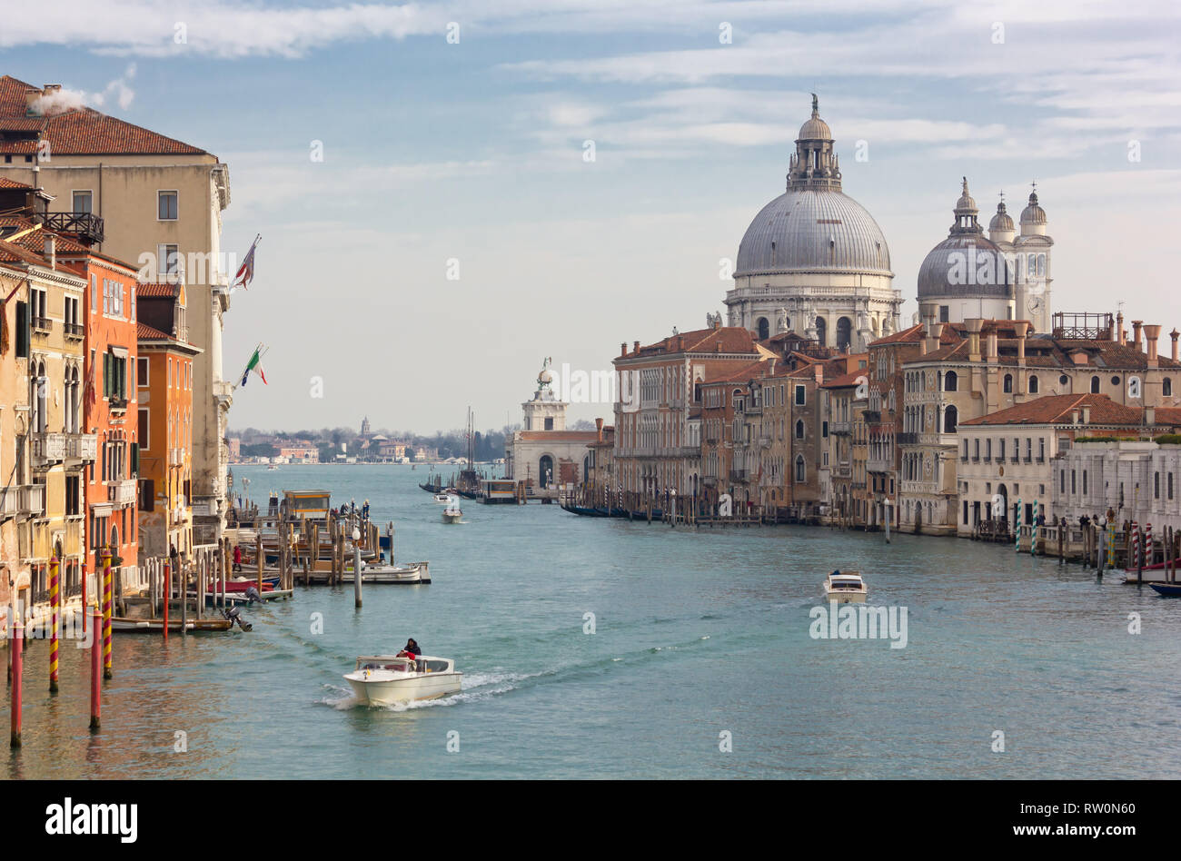 Venedig, Italien - Januar 12, 2019: Canal Grande von der Accademia Brücke aus gesehen Stockfoto