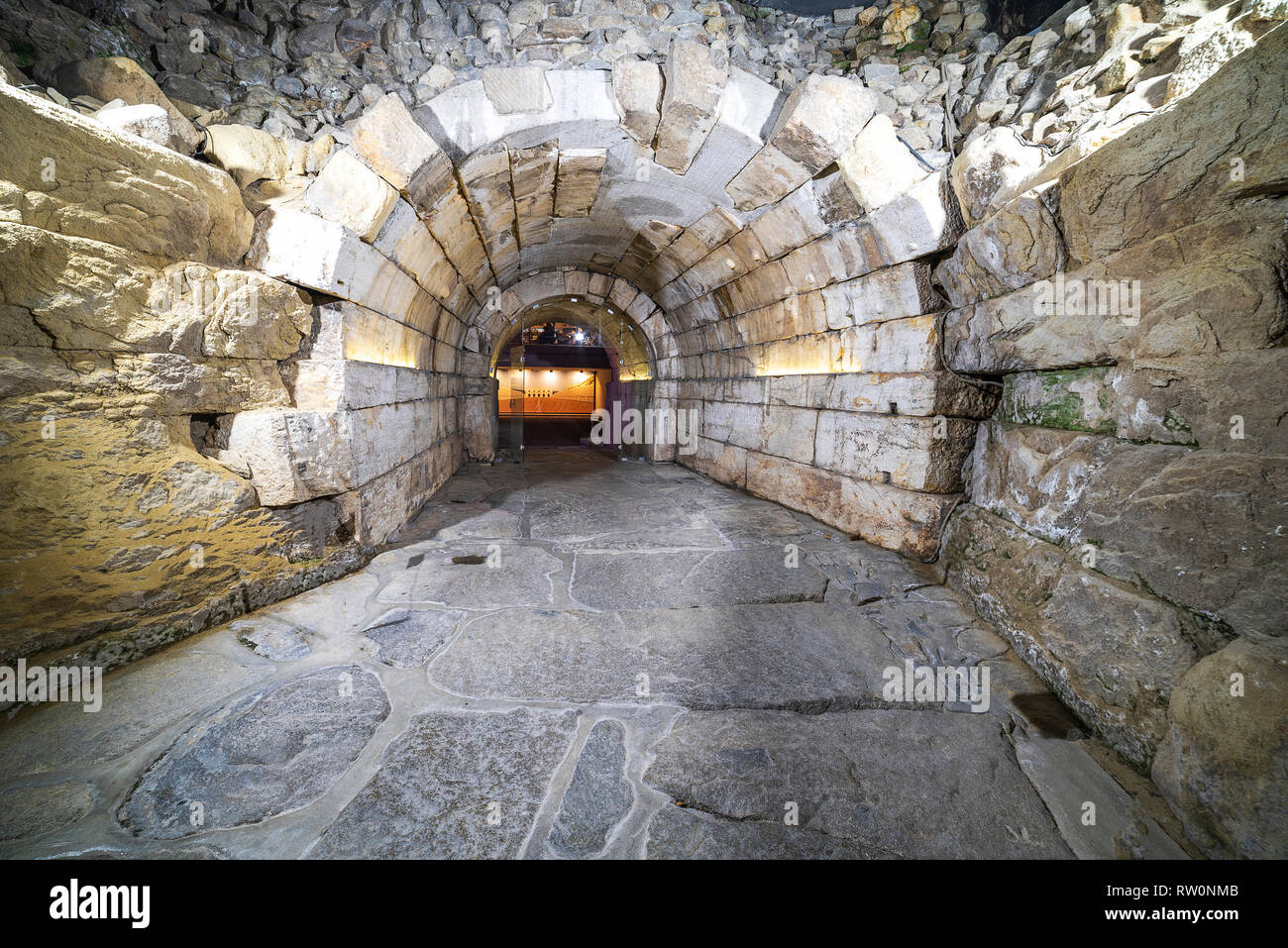 Haupteingang des antiken Römischen Stadion im Zentrum der Stadt Plovdiv, Bulgarien - Europäische Kulturhauptstadt 2019 Stockfoto