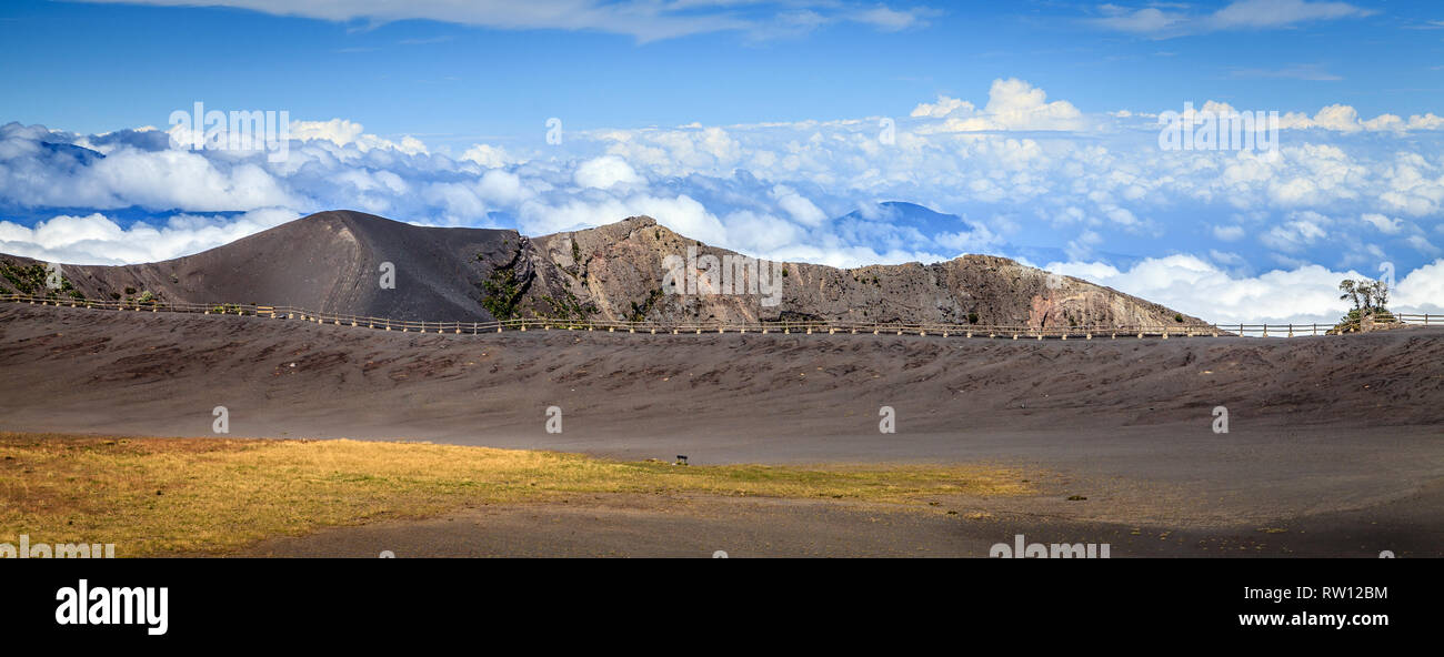 Ash Feld- und Wanderweg auf der Oberseite der Irazu Vulkan in Costa Rica Stockfoto