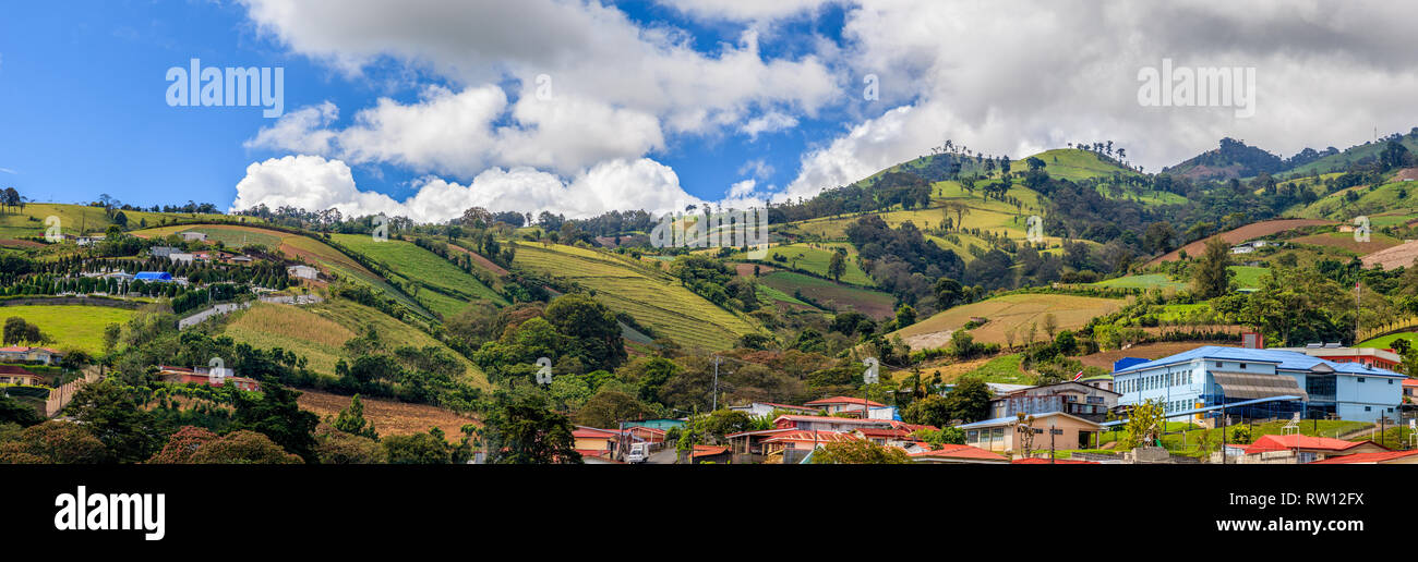 Panoramablick auf die ländliche Landschaft der Provinz Cartago in Costa Rica Stockfoto