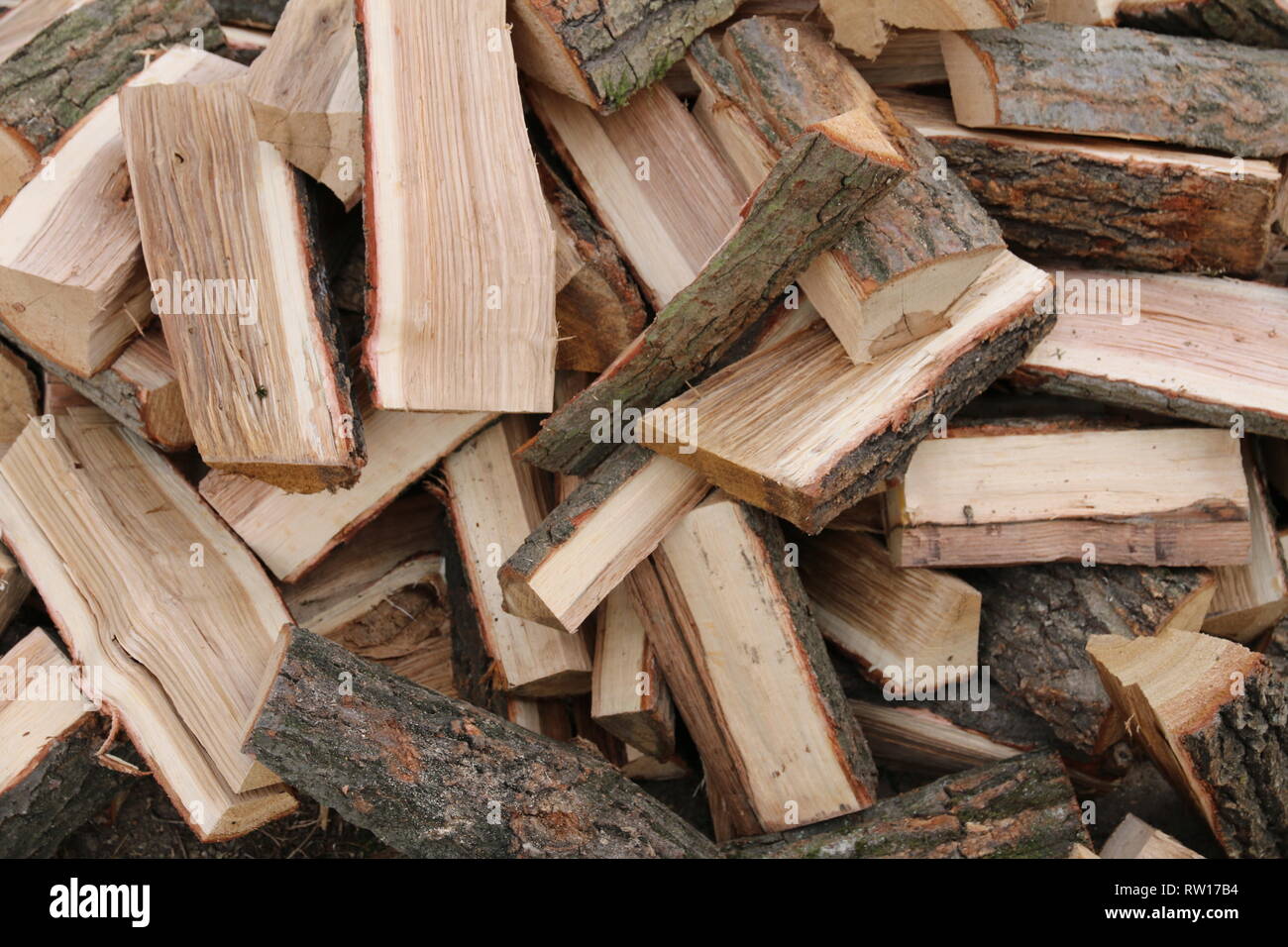 Stapel Holz Stücke geschnitten Stockfoto