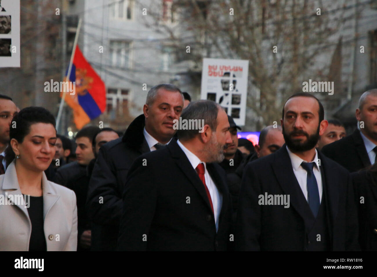 YEREVAN, Armenien - Mar 01, 2019: armenische Volk marschieren - Tribut für März 1 Opfer im Jahr 2008 in Armenien, Eriwan - Nie wieder Übersetzungen 'Ich bin Stockfoto