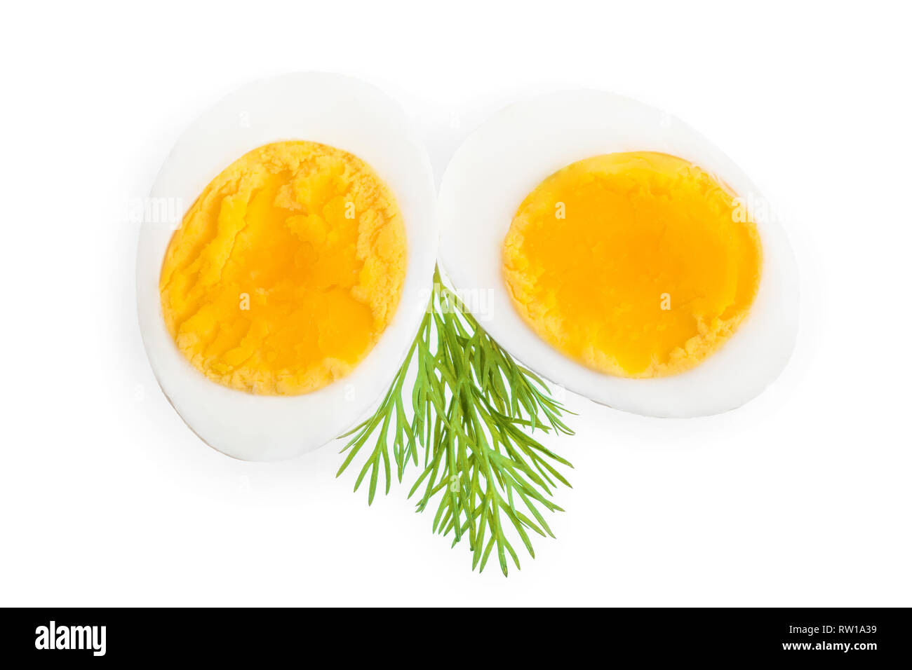 Gekochtes Ei und die Hälfte isoliert auf weißem Hintergrund. Ansicht von oben. Stockfoto