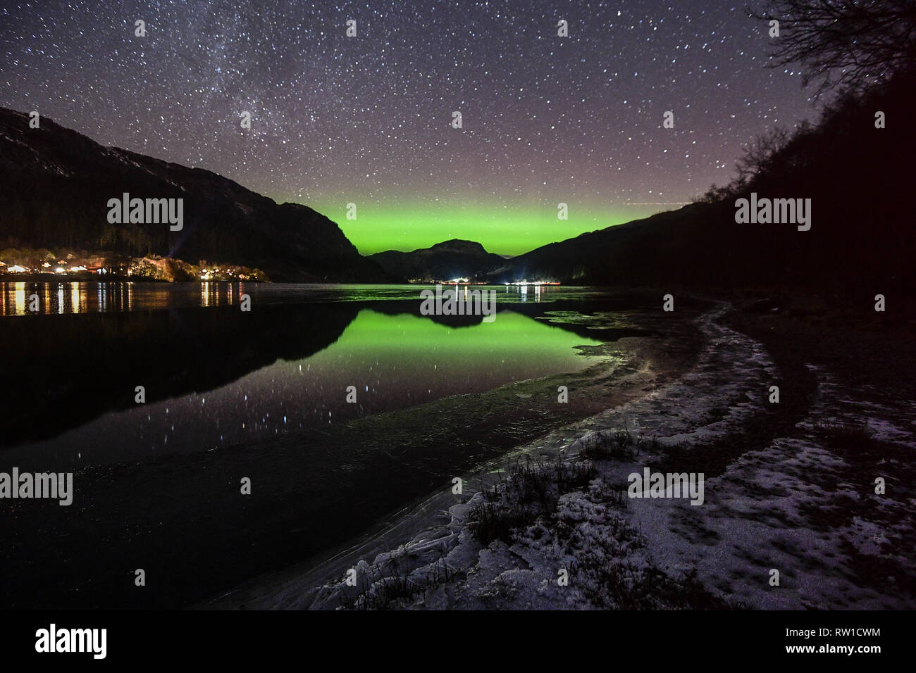 Die aurora borealis ist eine atemberaubende Anzeige in Stirling über Loch Lubnaig und Loch Venachar Mit: Loch Lubnaig Wo: in der Nähe von Callander, Großbritannien Wann: 31 Jan 2019 Credit: Euan Kirsche / WANN Stockfoto