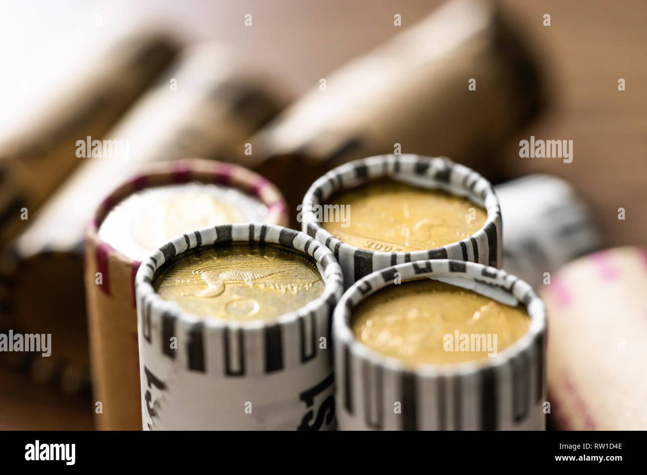 Verpackte Stapel von Canadian Dollar Münzen einfach zählen zu ermöglichen Stockfoto