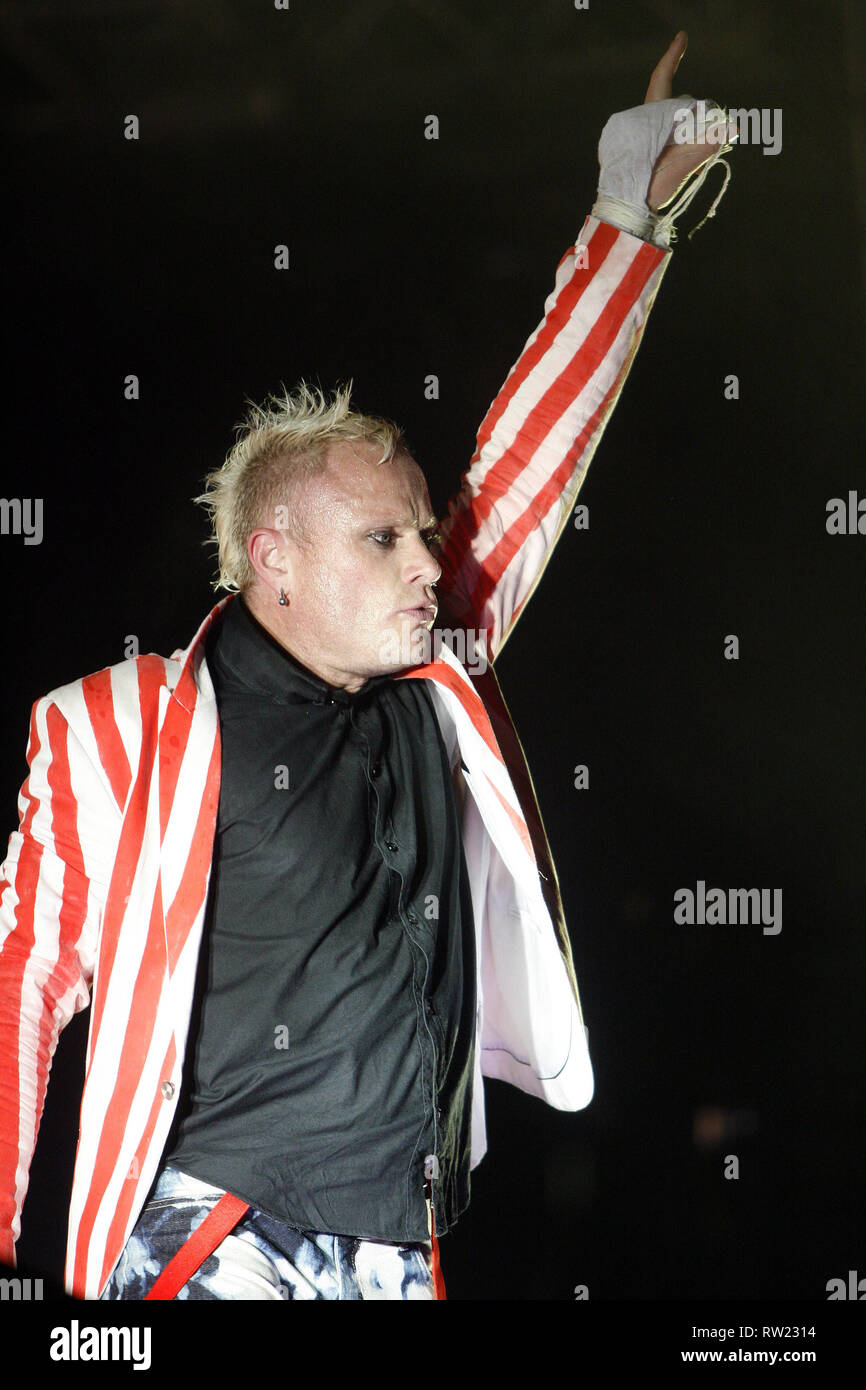 Nürnberg, Deutschland. 07. Juni 2008. Sänger der Britischen crossover Band 'The Prodigy', Keith Flint, führt während der jährlichen Open air Musikfestival "Rock im Park" in Nürnberg, Deutschland, 07. Juni 2008. Die dreitägige Veranstaltung mit 60.000 Besuchern und 90 Durchführen von Bands endet am 08. Juni. Credit: Daniel Karmann | Verwendung weltweit/dpa/Alamy leben Nachrichten Stockfoto