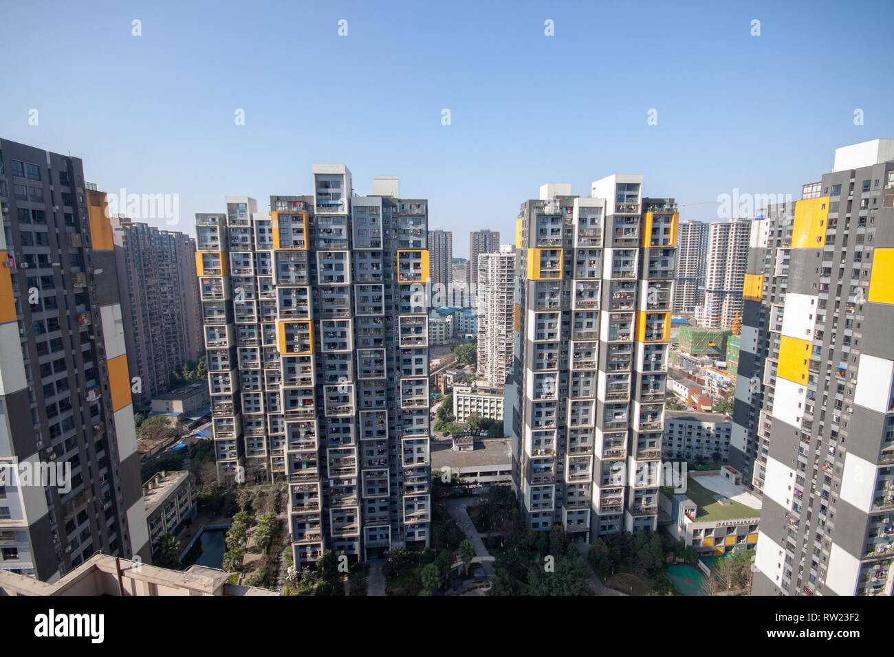 Chongqing, Chongqing, China. 4 Mär, 2019. Chongqing, China - Die Wohngebäude aussehen wie riesige Mahjong im Südwesten ChinaÃ¢â'¬â"¢s Chongqing. Credit: SIPA Asien/ZUMA Draht/Alamy leben Nachrichten Stockfoto