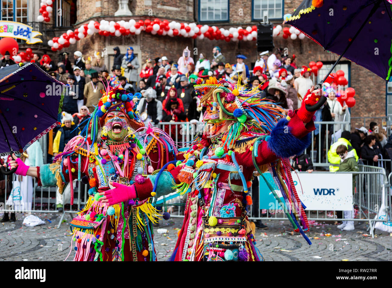 Düsseldorf, Deutschland. 4. März 2019. Die jährlichen Rosenmontag (Rose Montag oder Rosenmontag) Carnival Parade findet in Düsseldorf. Foto: Lebendige Bilder/Alamy leben Nachrichten Stockfoto