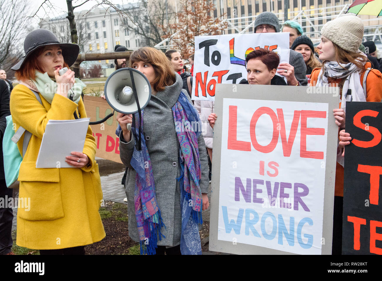 RIGA, Lettland. 04 Mär, 2019. Protestaktion der Lettischen Verurteilung der Untätigkeit der Russischen Regierung zu zeigen, und die Solidarität mit den in Tschetschenien LGBT Gemeinschaft zu zeigen. Credit: gints Ivuskans/Alamy leben Nachrichten Stockfoto