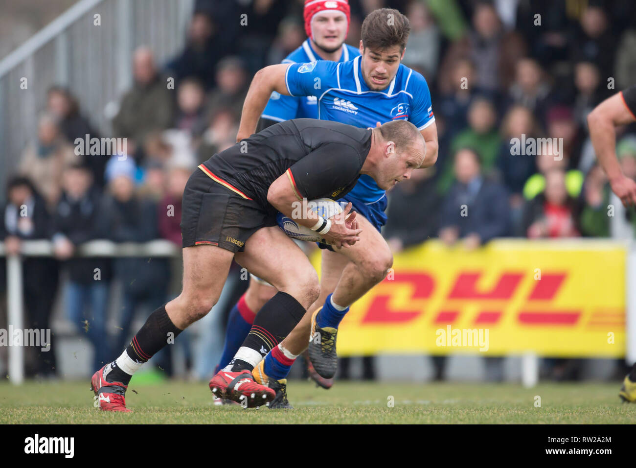 Heidelberg, Deutschland. 02 Mär, 2019. Dritte Match der Rugby Europa Meisterschaft 2019: Germany-Russia am 09.02.2019 in Heidelberg. Kurt Haupt (Deutschland, 2) wird angegriffen von Deutschen Davydov (Russland, 14). Credit: Jürgen Kessler/dpa/Alamy leben Nachrichten Stockfoto