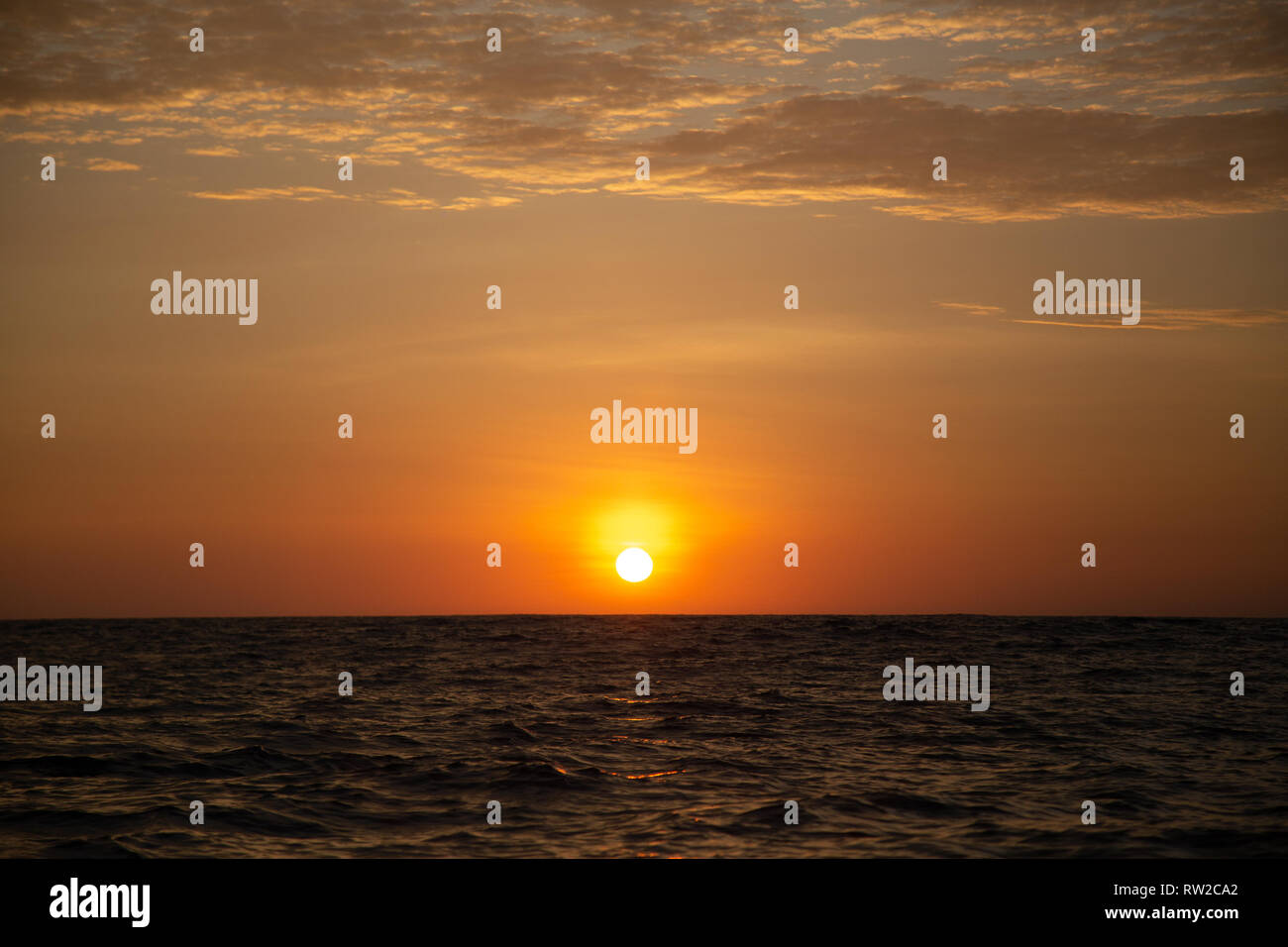 Sonnenuntergang oder den Sonnenuntergang am Strand von Esmeraldas Stockfoto