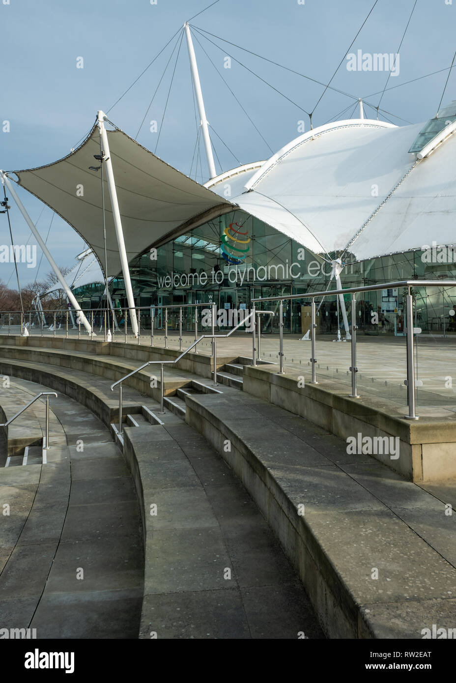 Die Vorderseite des Dynamic Earth Gebäude in Holyrood an einem sonnigen Tag, Edinburgh, Schottland Stockfoto