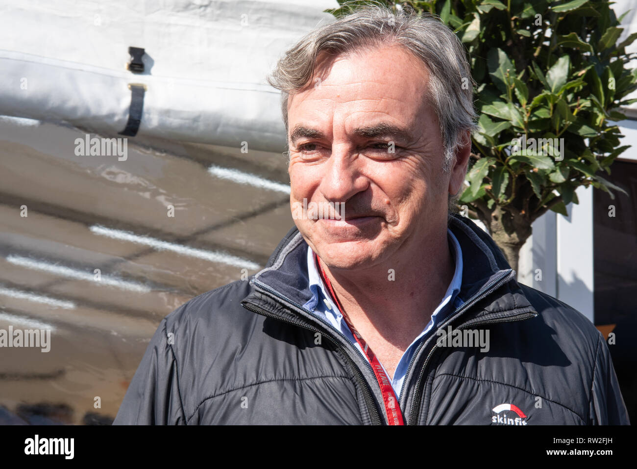 CIRCUIT DE CATALUNYA, MONTMELO, SPANIEN - 2019/02/18 - Sieger der Rallye Dakar 2018, Carlos Sainz aus Spanien portrait während einem Tag F1 Winter Prüfung. Stockfoto
