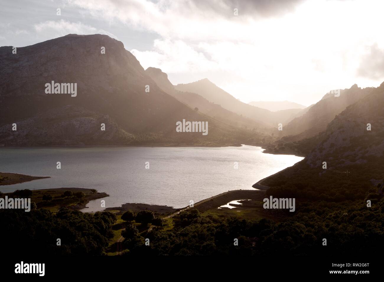 Schönes Bild der See bei Sonnenuntergang, Embassament de Cuber, Mallorca Stockfoto