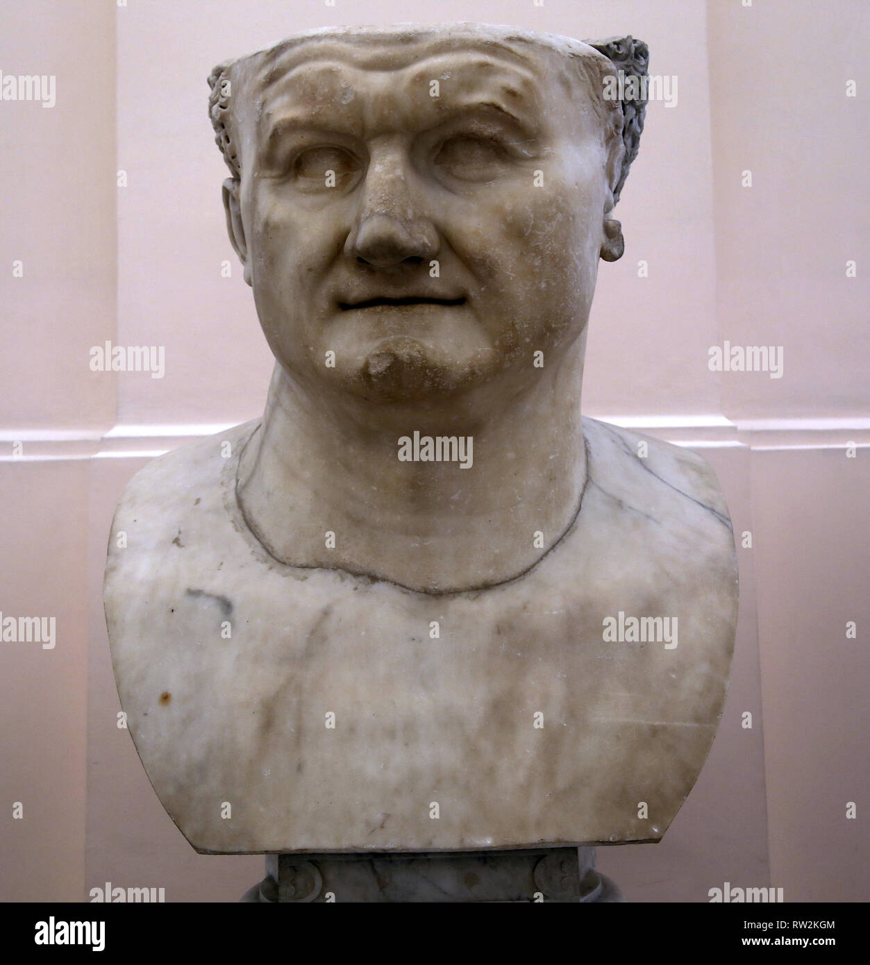 Vespasian (10 - 97 N.CHR.), Römischer Kaiser von 69 bis 79. Marmorbüste C. 80 AD. Nationales Archäologisches Museum, Neapel, Italien. Stockfoto