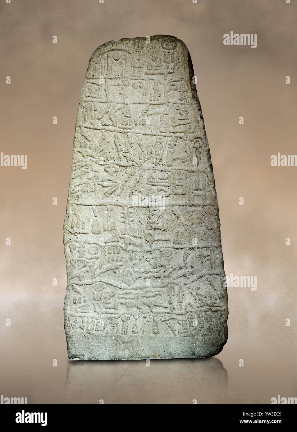 Neo Hethiter Zeitraum hieroglyphische Inschrift auf einem Stein orthostat - Anatolische Zivilisationen Museum, Ankara, Türkei. Stockfoto