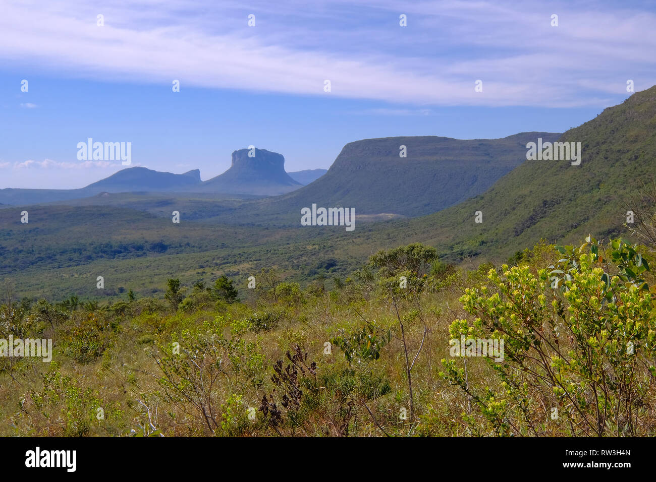 Chapada Diamantina Nationalpark Landschaft im Vale Do Capao Tal, mit dem Morro do Morrao Berg, Bahia, Brasilien Stockfoto