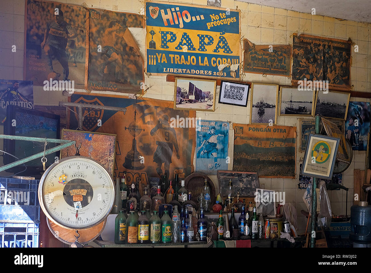 BUENOS AIRES, ARGENTINIEN, 18. JUNI 2018: Historische Plakate von Boca Juniors, Buenos Aires, Argentinien, am 18. Juni 2018 Stockfoto