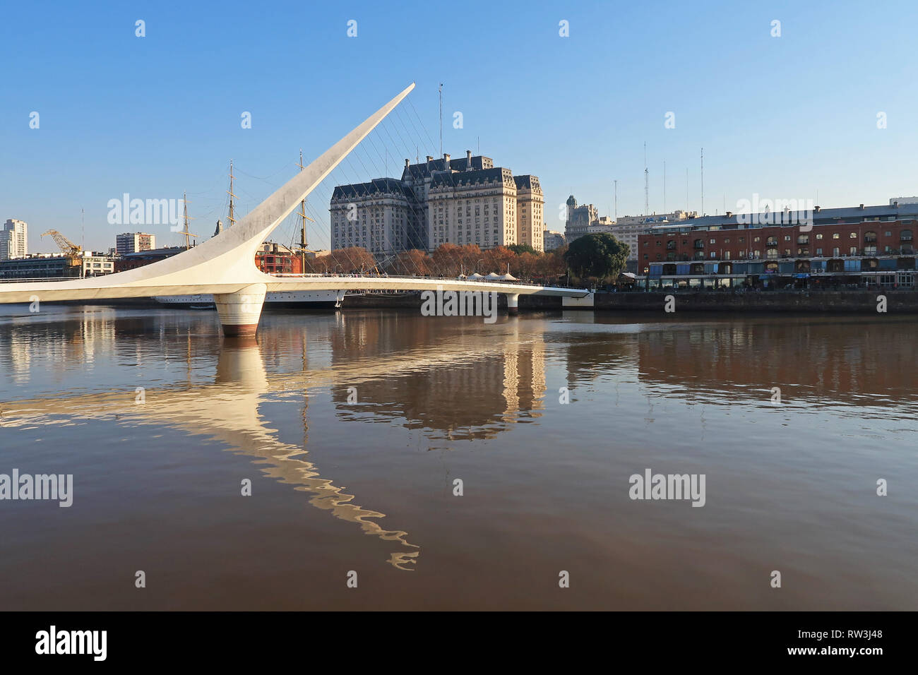 Puente de La Mujer, Spanisch für die Frau, die Brücke über den Rio de la Plata, ein Fluss, Puerto Madero, Buenos Aires, Argentinien Stockfoto