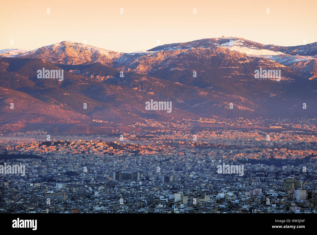 Die Stadt und die Akropolis von Athen Lycabettus Hügel bei Sonnenaufgang, Griechenland Stockfoto
