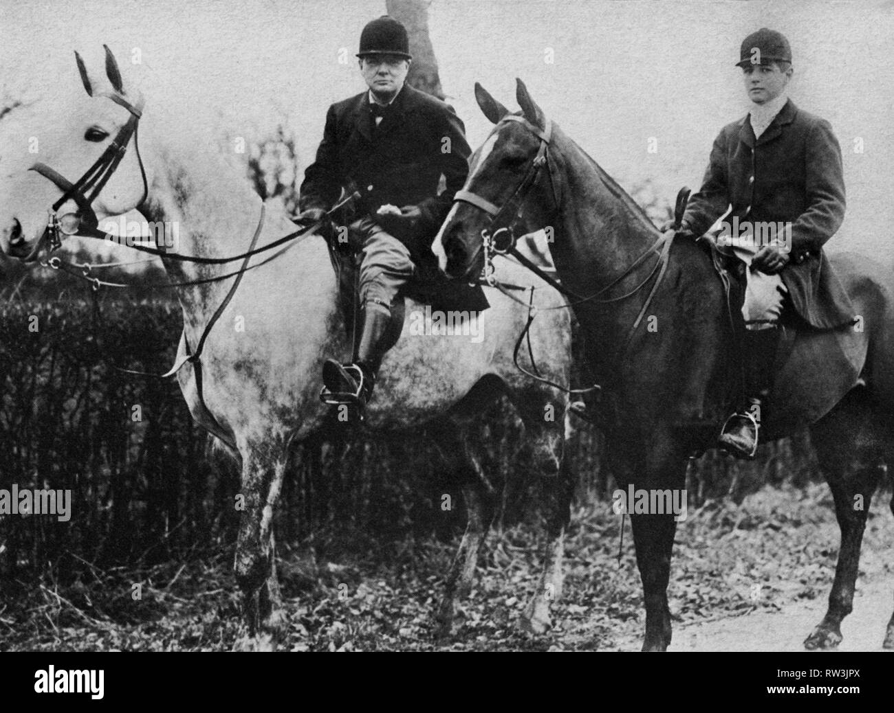 Winston Churchill mit seinem Sohn, Randolph auf ein Wildschwein Jagd bei Foucarmont, Frankreich. Januar 1927. Stockfoto