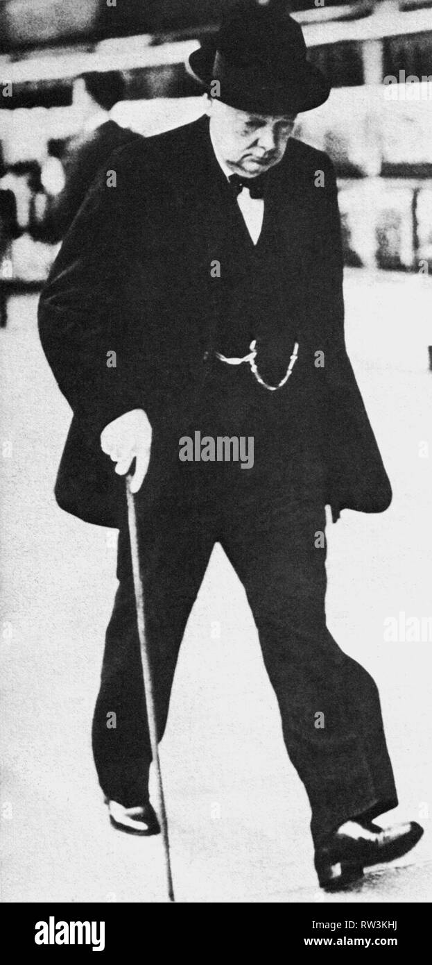 Winston Churchill, Downing Street am 10. September 1938 Während der Tschechischen Krise. Stockfoto