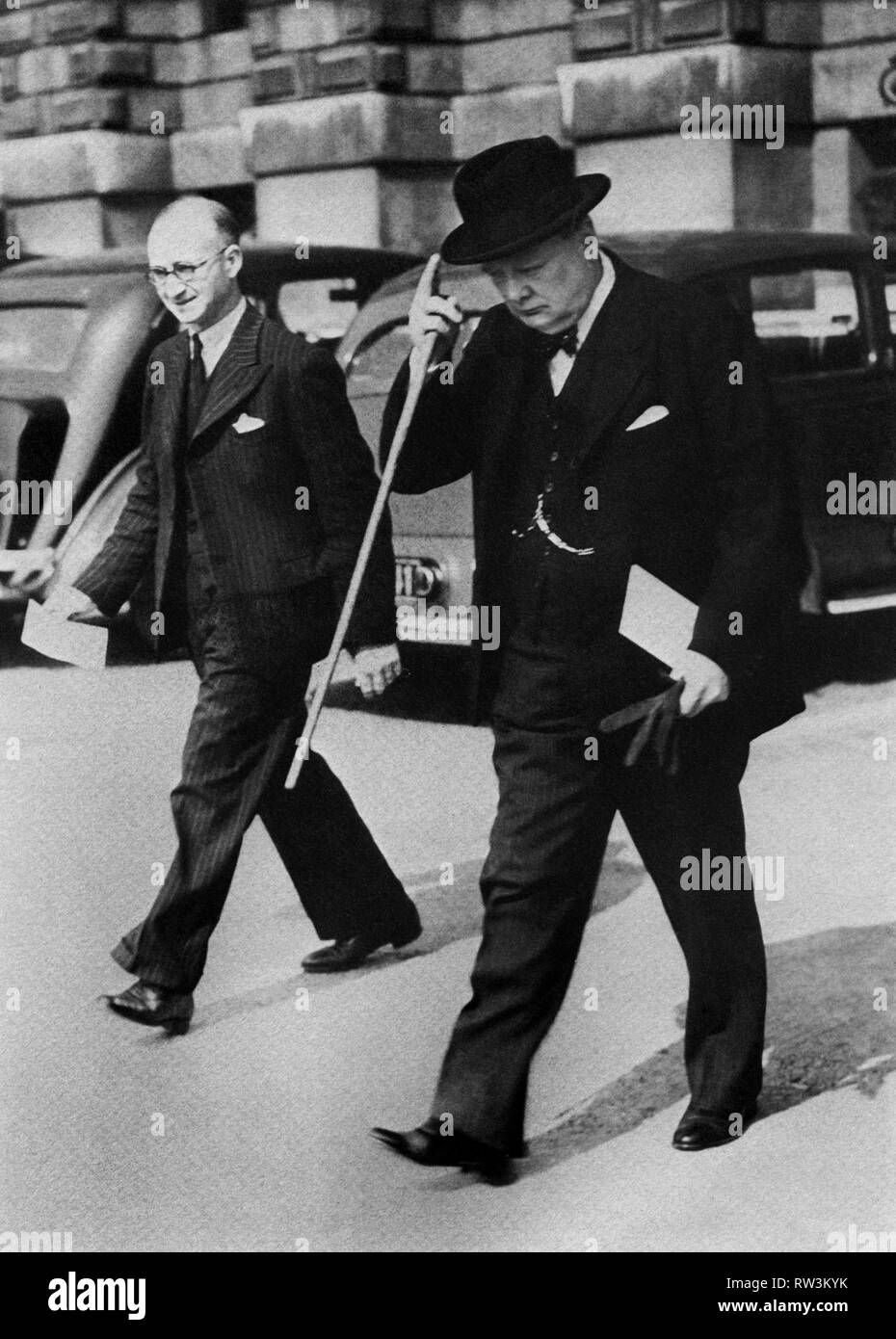 Winston Churchill verlassen die Admiralität für einen Krieg Kabinettssitzung in Downing Street 10. 5. September 1939 Stockfoto