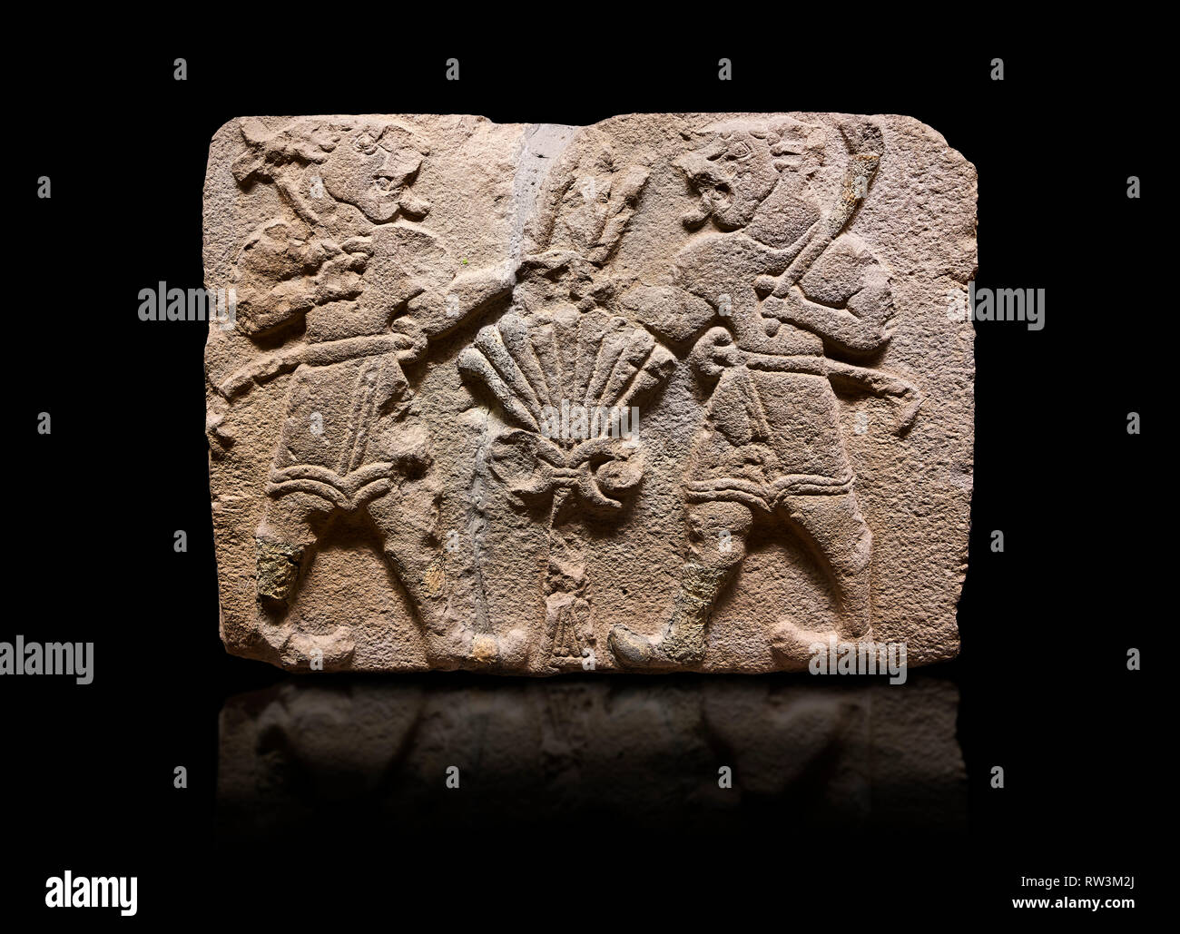 Aslantepe hethitischen Reliefs gemeißelt orthostat stone Panel von Lion Männer. Kalkstein, 1399-1301 BC. Museum für Anatolische Zivilisationen, Ankara, Türkei. Es Ein Stockfoto