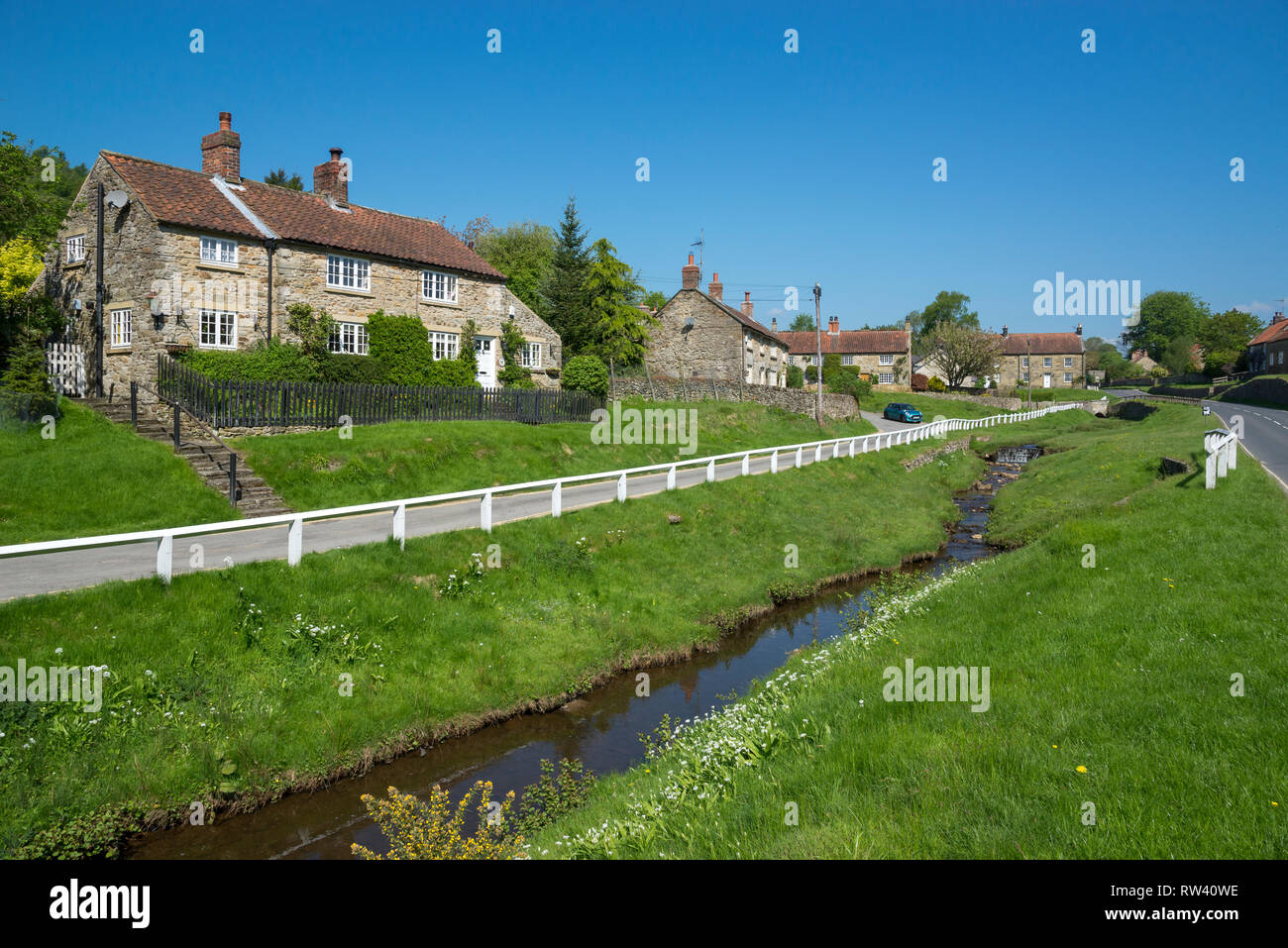 Das schöne Dorf Hutton-le-Hole in Ryedale, North Yorkshire, England. Stockfoto