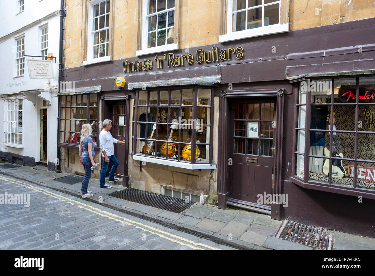 Jahrgang'n'Seltene Guitar Shop in der Queen Street, Badewanne, N.E. Somerset, England, Großbritannien Stockfoto