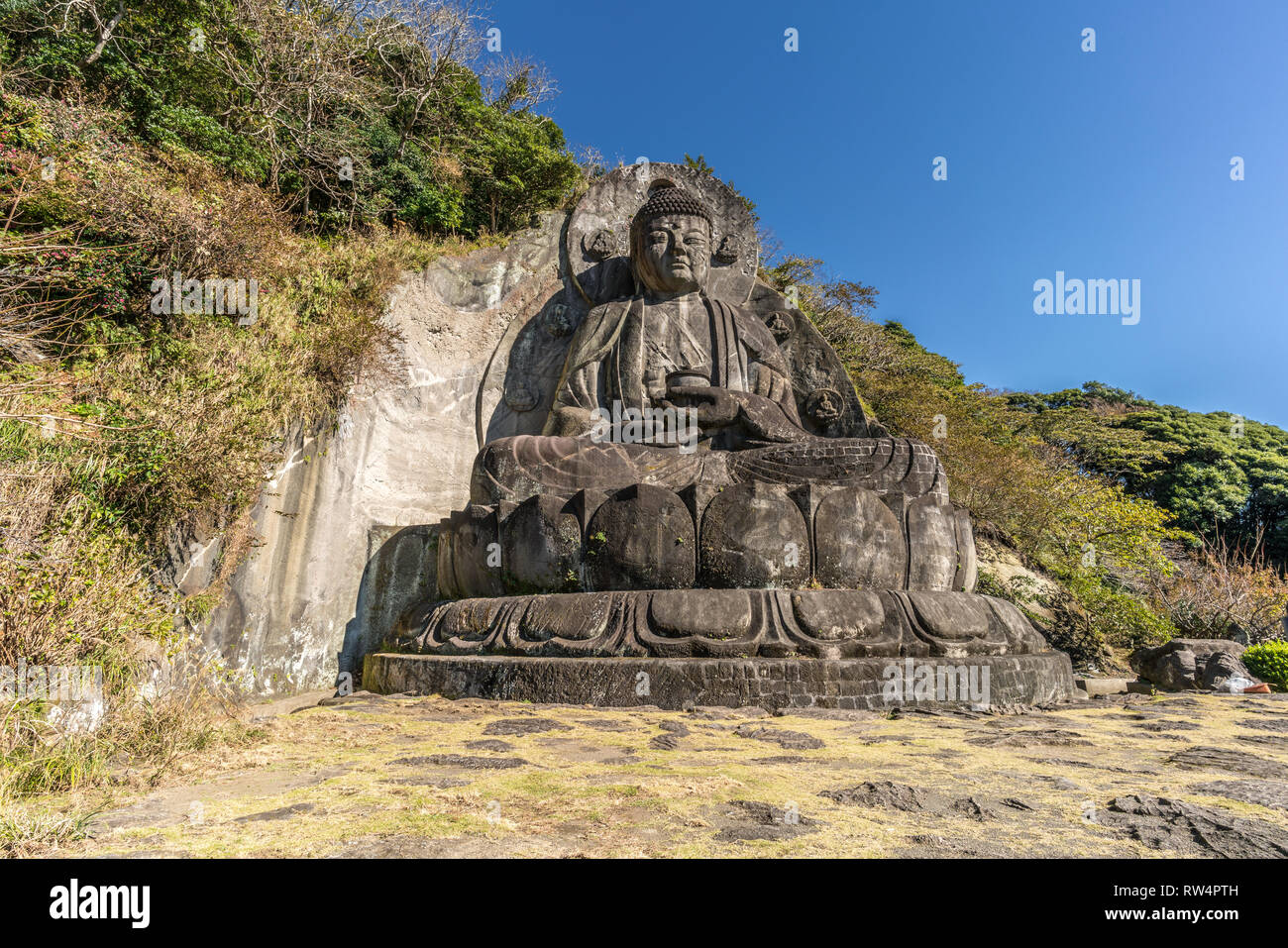 Berg Nokogiri (Nokogiriyama) Großen Buddha (Nihon-ji daibutsu). Carving für sitzende Skulptur von yakushi Nyorai im Jahr 1783 abgeschlossen. Die größte pre-Modus Stockfoto