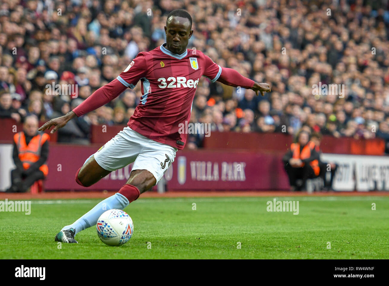 2. März 2019, Villa Park, Birmingham, England; Sky Bet Meisterschaft, Aston Villa vs Derby County: Albert Adomah (37) von Aston Villa Credit: Gareth Dalley/News Bilder der Englischen Football League Bilder unterliegen DataCo Lizenz Stockfoto