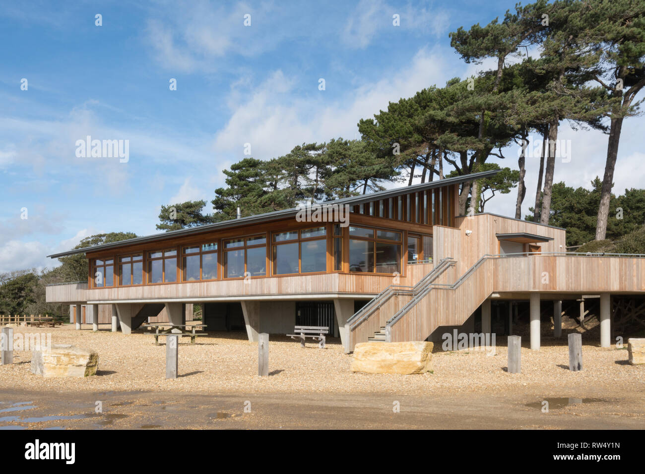 Der Lookout, ein neues Restaurant und Shop am Strand von Lepe Country Park in Hampshire, Großbritannien Stockfoto