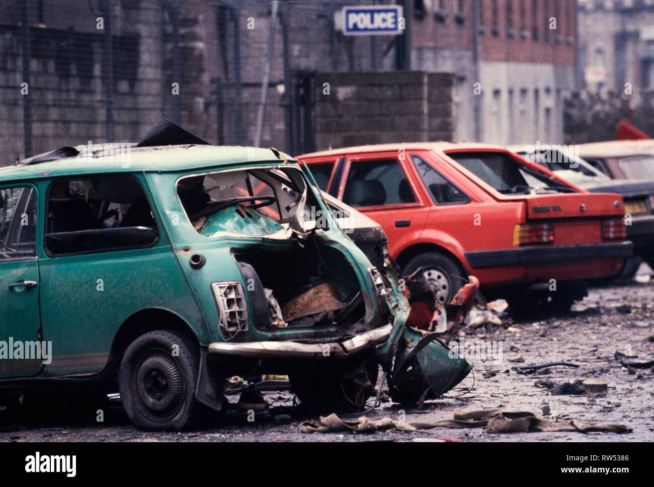 NEWRY BOMBARDIERUNG NORDIRLAND 28. Feb 1985. Neun RUC POLIZISTEN STARB, ALS DIE IRA MÖRTEL bombardiert, IHRE POLIZEI IN NEWRY Stockfoto