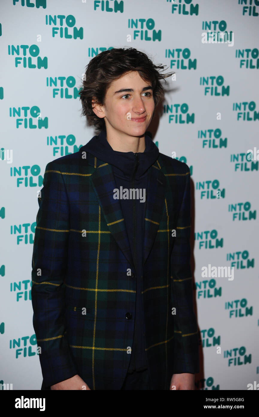 Sebastian Croft auf dem roten Teppich während der in Film Awards gesehen. Die in Film Awards würdigt herausragende 5-19 Jährige, aus über Großbritannien, die außergewöhnliche Leistungen im Film gezeigt haben - im Kino Odeon Leicester Square in London. Stockfoto