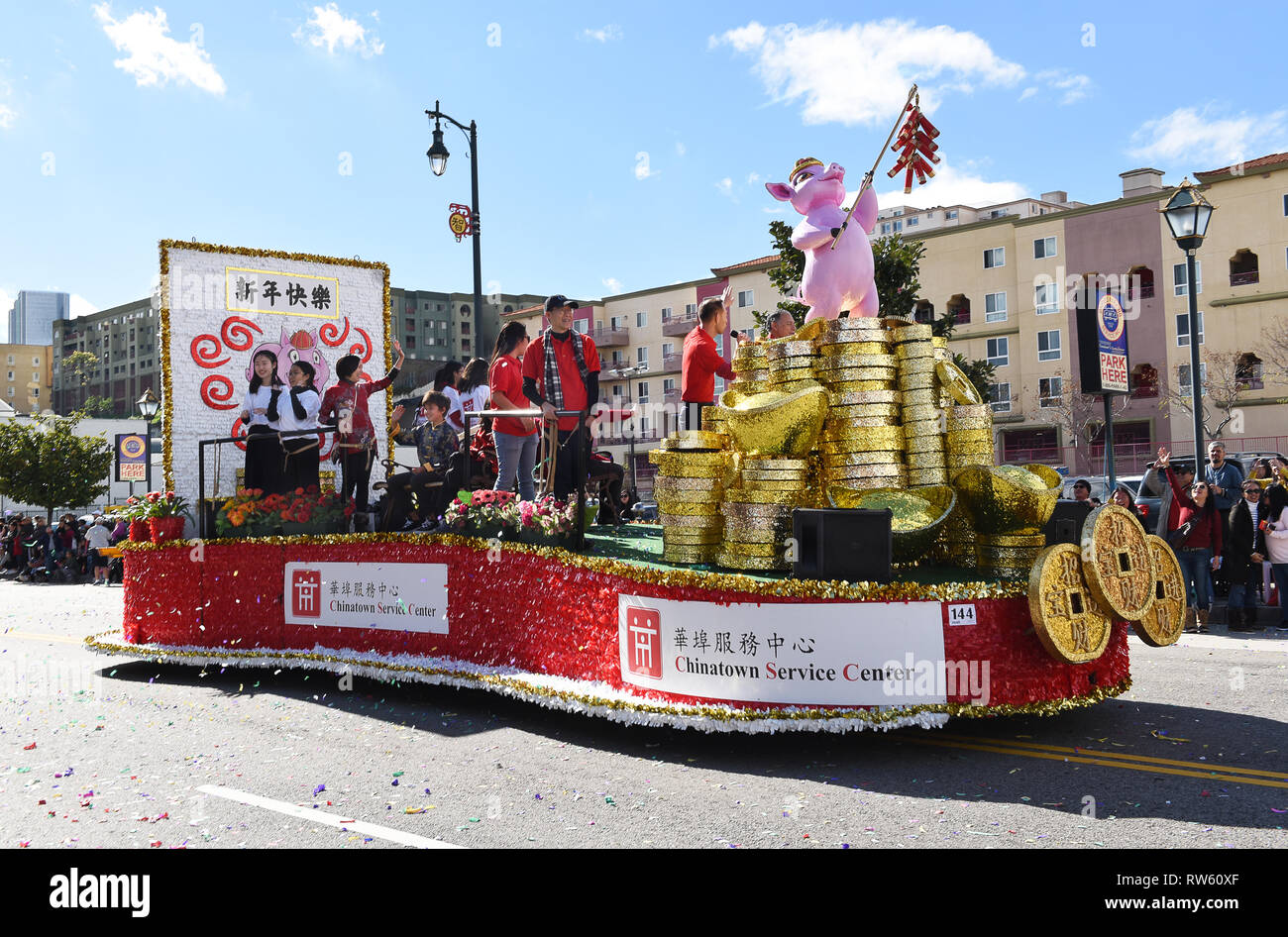 LOS ANGELES - Februar 9, 2019: Die chinatown Service Center Schwimmer am Los Angeles Chinese New Year Parade. Stockfoto